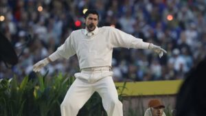 La playera de Zara del Super Bowl que Bad Bunny regaló ahora se vende en medio millón de pesos