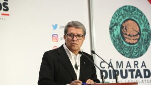 Ricardo Monreal descarta aprobar en fast track la reforma para reducir la jornada laboral a 40 horas