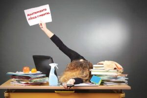 La oficina en la cocina desata burnout en mujeres