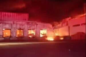 Incendio en planta de Bachoco moviliza a cuerpos de emergencia en Lagos de Moreno