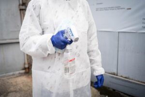 OMS eleva a más de 900 los casos de ébola en la República Democrática del Congo