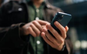 CRT amplía plazo para registrar celulares de prepago con calendario escalonado