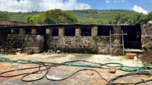 Aseguran casi 18 mil litros de hidrocarburo tras descubrir toma clandestina en Jalisco