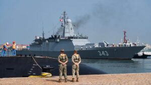 China lanza misil estratégico en el Pacífico e inicia maniobras navales con Rusia