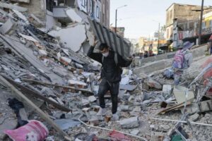 Sube a 169 cifra de muertos por terremoto en Colombia