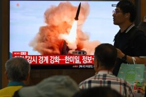 Lanza Corea del Norte 10 misiles tras anuncio de reunión entre Trump y Kim