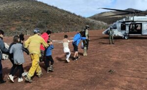 Evacúan a más de 5 mil personas por ciclones en ocho estados