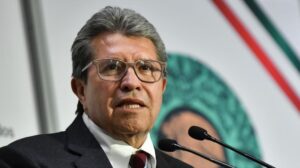 Ricardo Monreal pide investigar posibles irregularidades en INE